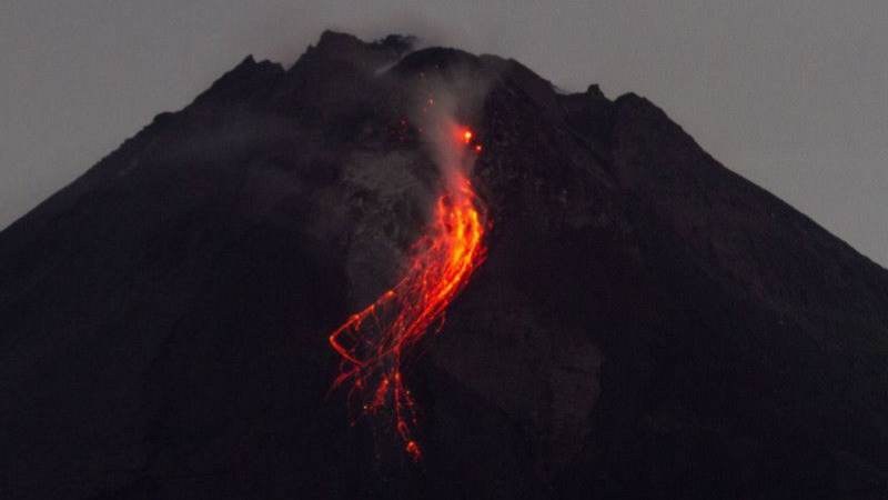 Aktivitas Merapi 22 Februari 2026: Tiga Kali Guguran Lava Terpantau
