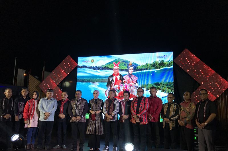Luncurkan Kalender Wisata 2023, Menteri Sandi Promosikan Maluku