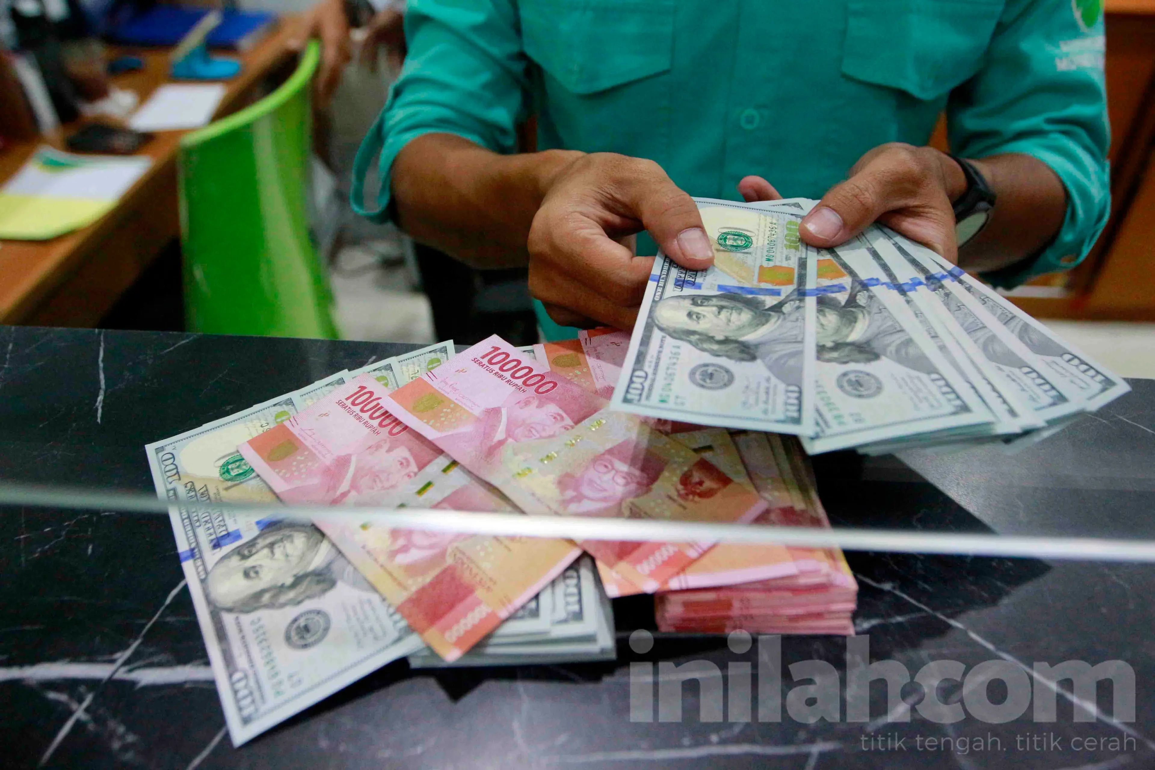 Banyak yang Butuh Dolar AS, Rupiah Kembali Nyungsep ke Rp17.019/US$
