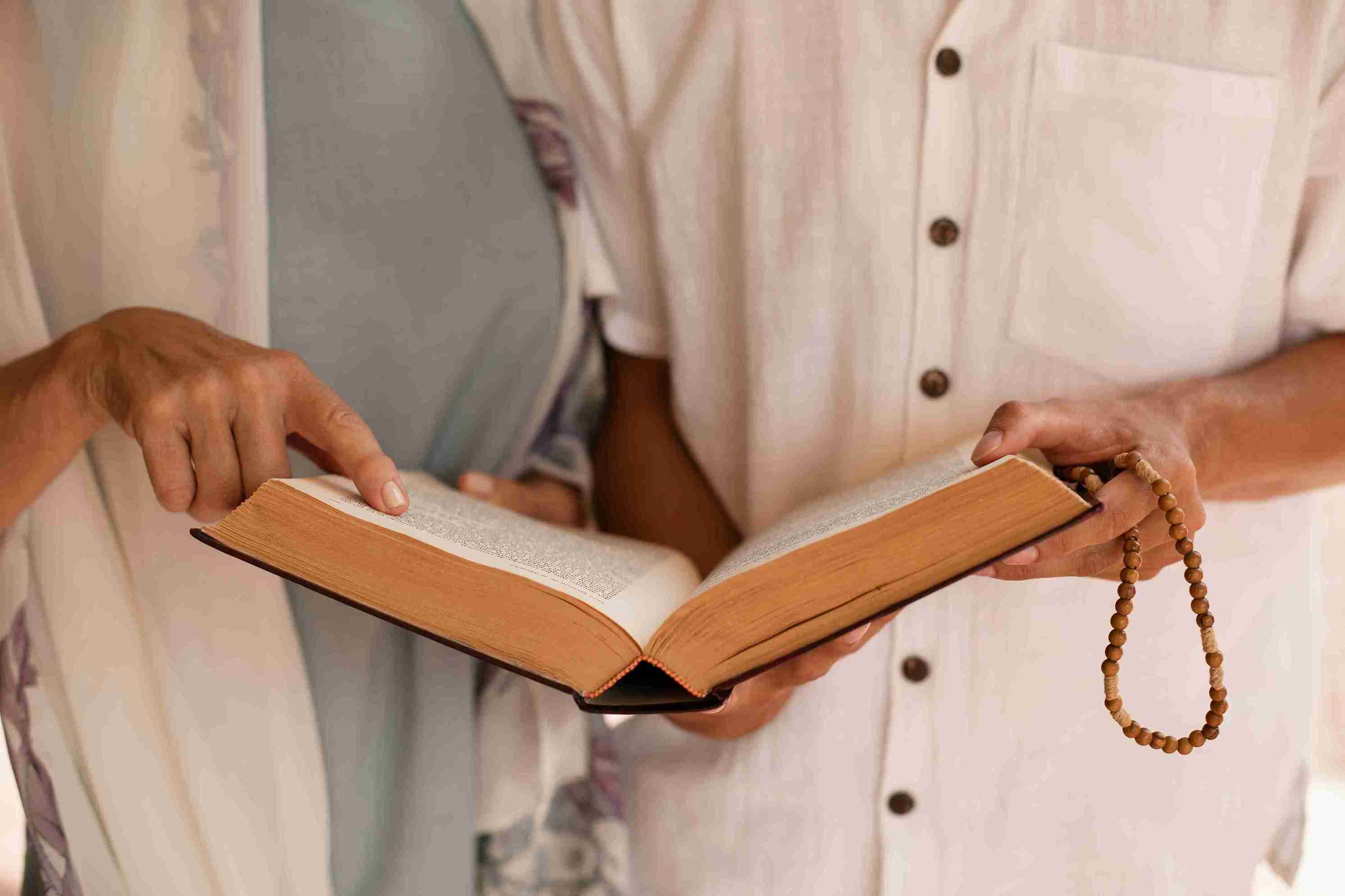 10 Keutamaan Surat Al-Insyirah, dari Pembuka Rezeki hingga Pelapang Hati