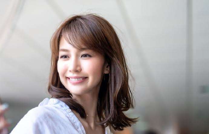 7 Model Poni Rambut untuk Jidat Lebar yang Bisa Bikin Wajah Lebih ...