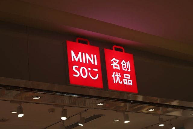 Mengenal Sosok Pemilik Miniso Yang Punya Kekayaan Mencapai Rp40 Triliun