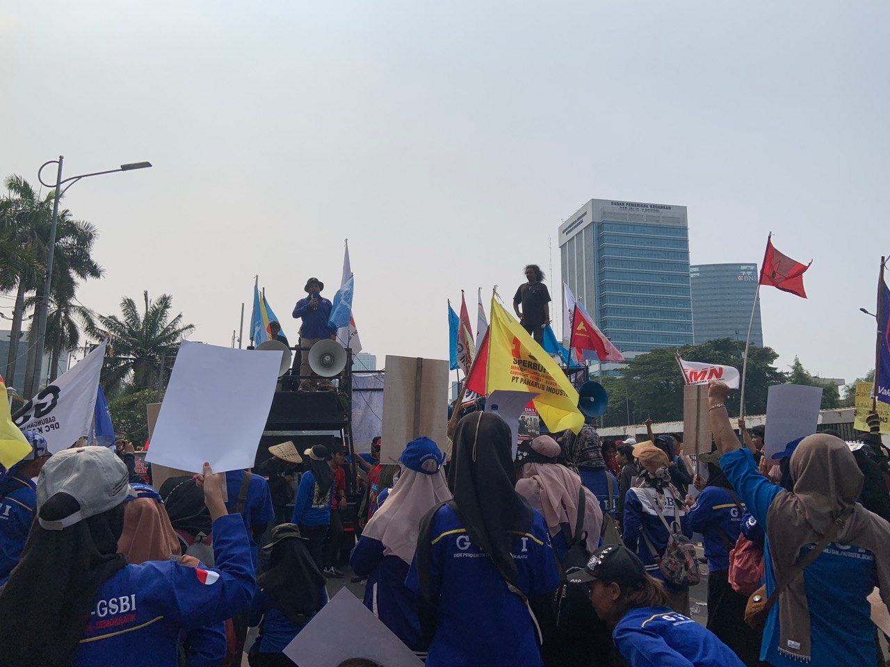 Polda Metro Tangkap 100 Orang Perusuh May Day, Molotov hingga Ketapel Disita