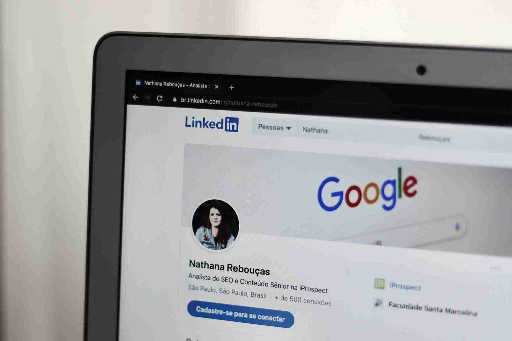 Ilustrasi profil LinkedIn profesional