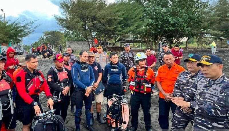 Terkendala Arus Bawah Selat Bali, Tim SAR Hentikan Sementara Pencarian ...