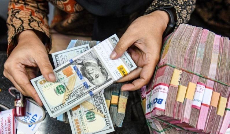 Rupiah Semakin Tersudut Kena Amuk Dolar AS, Pengusaha Ketar-ketir Harga Bahan Baku Impor