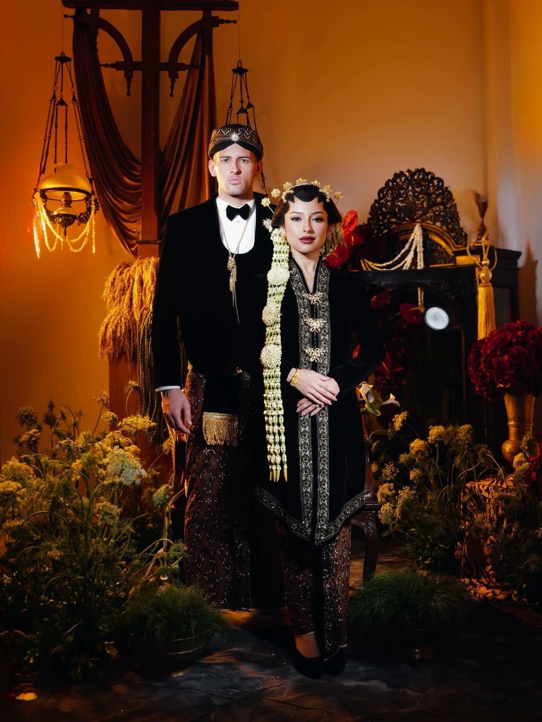 Jennifer Coppen Bocorkan Foto Prewedding dengan Justin Hubner, Pakai Baju Adat Jawa Lengkap