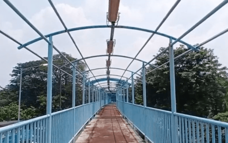 Alas Amblas, Atap Hilang, JPO Kampung Rambutan Jadi “Zona Horor” Pejalan Kaki