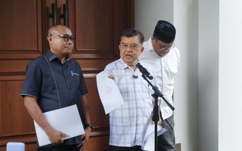JK Buka Suara soal Tuduhan Danai Gerakan "Goyang" Ijazah Jokowi