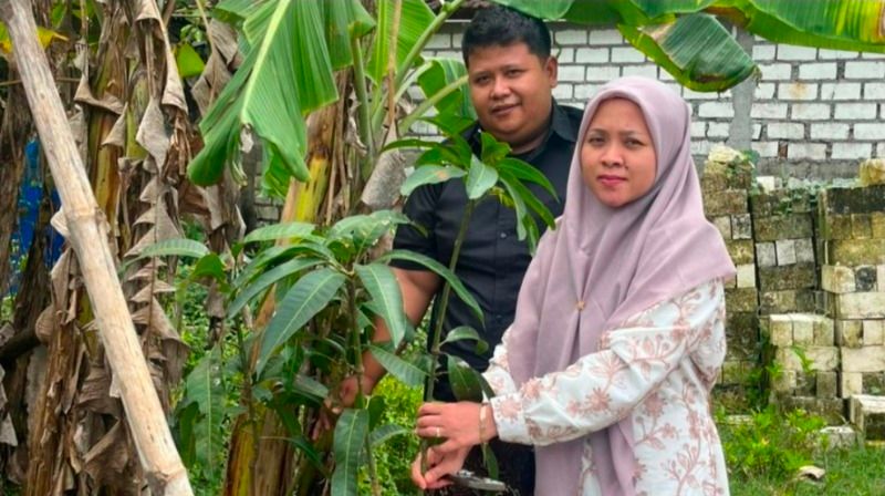 Kisah Pasangan Ini Nikah dengan Mahar Anti Mainstream Pakai Pohon Mangga, Maknanya Bikin Haru