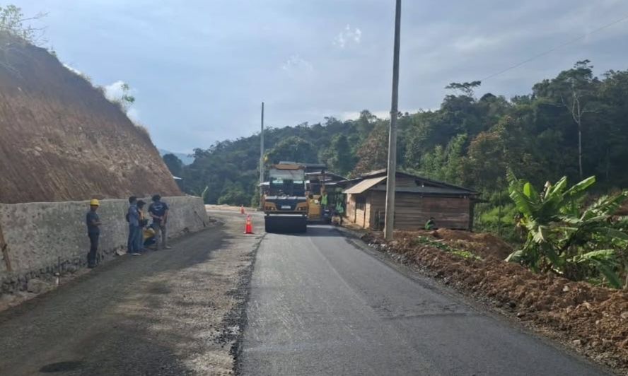 Di Tengah Efisiensi, Gubernur Sulsel Pastikan Pembangunan Jalan Seko di Luwu Utara Terus Berlanjut