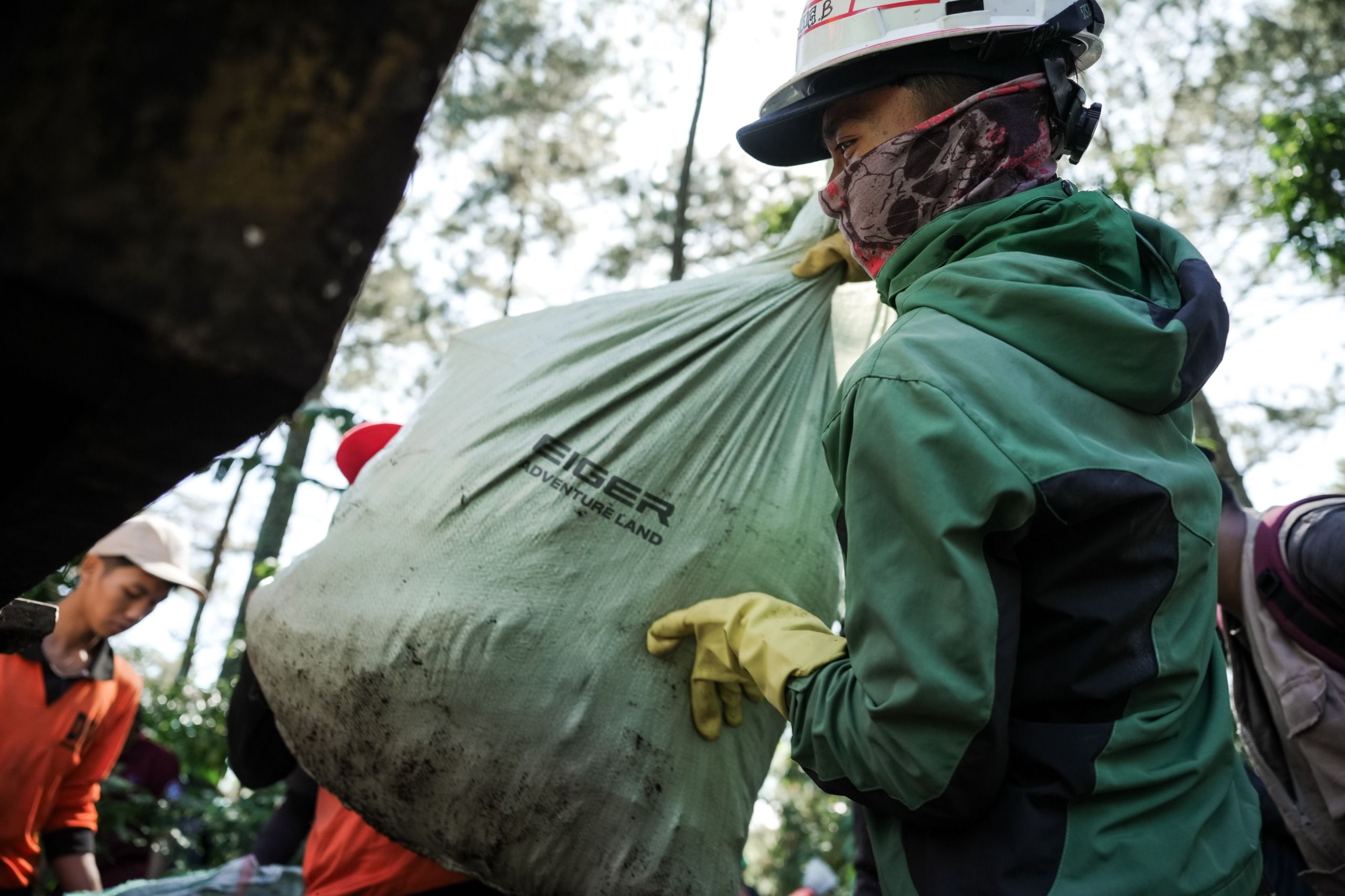 Krisis Sampah Puncak Bogor, 6 Ton Diangkut dari Kawasan TNGGP Megamendung