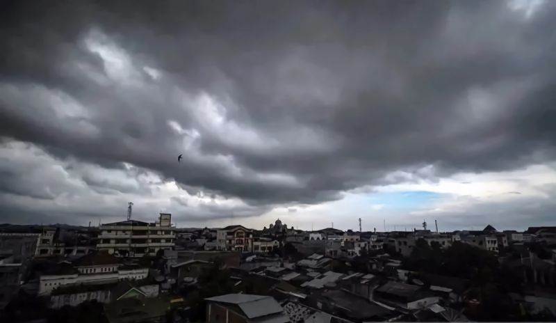 Cuaca Ekstrem Jakarta Periode April, BPBD Ungkap Dampaknya