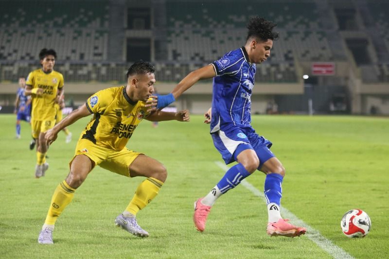 Semen Padang vs Persib: Imran Nahumarury Tetap Optimistis Meski Tanpa Pilar Inti