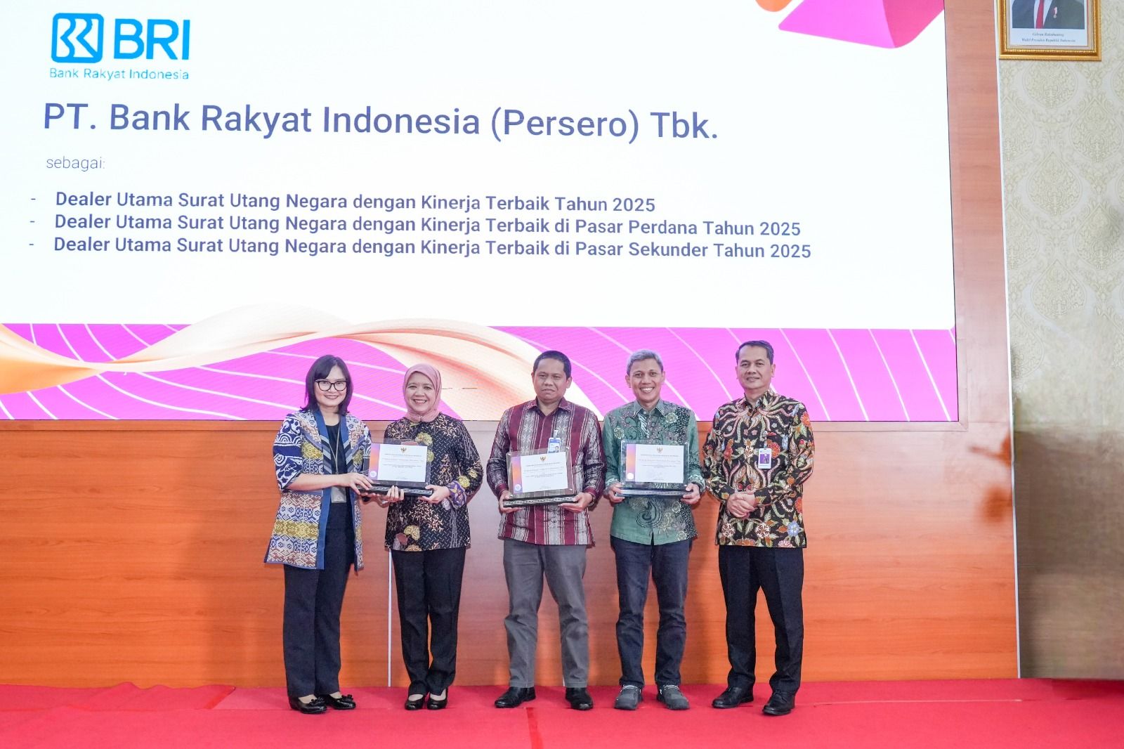 BRI Raih 3 Penghargaan Dealer Utama dengan Kinerja Terbaik dari Kemenkeu