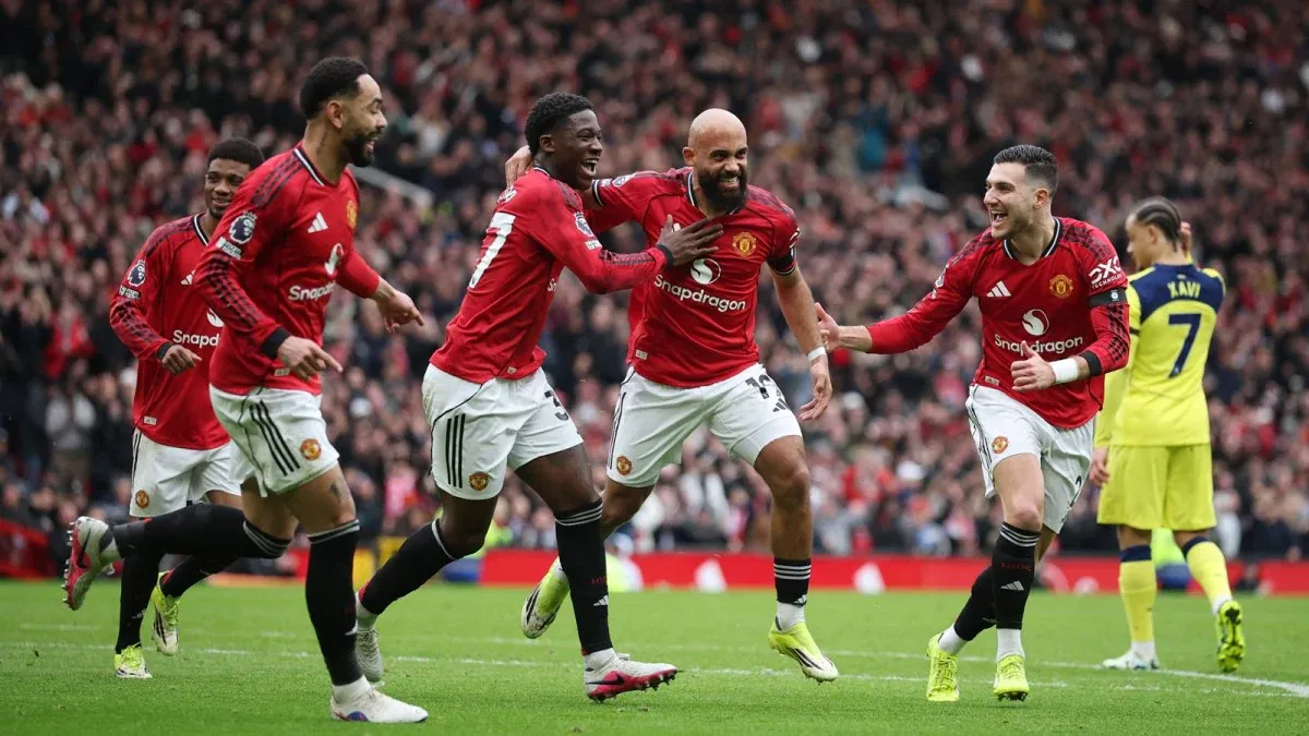 Tangan Kanan Michael Carrick Ungkap Ambisi Asli Man United Musim Ini