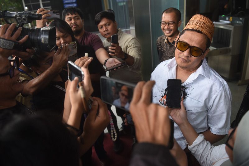 FOTO: KPK Periksa Pengusaha Rokok Khairul Umam