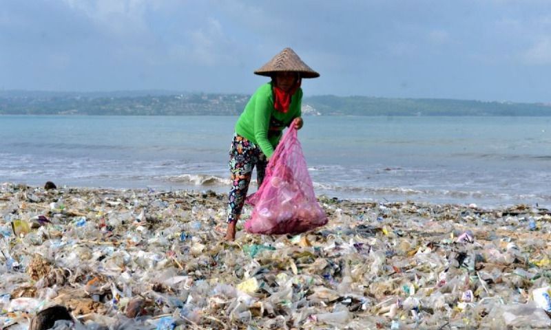 Harganya Makin Mahal, DPR Dorong Pemerintah Perkuat Larangan Penggunaan Plastik Sekali Pakai