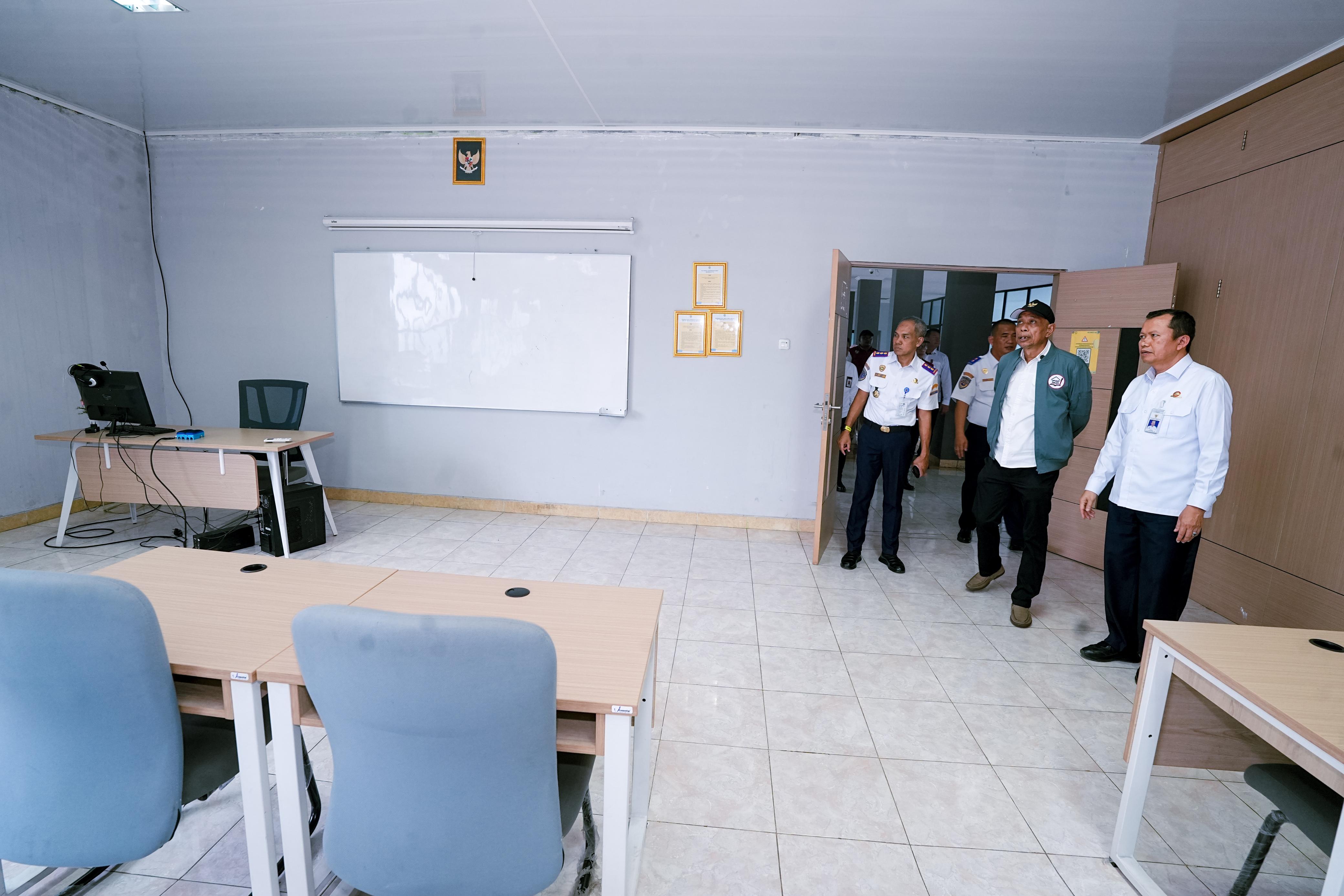 Wamensos Agus Jabo Tinjau Calon Lokasi Sekolah Rakyat di PTDI–STTD Bekasi