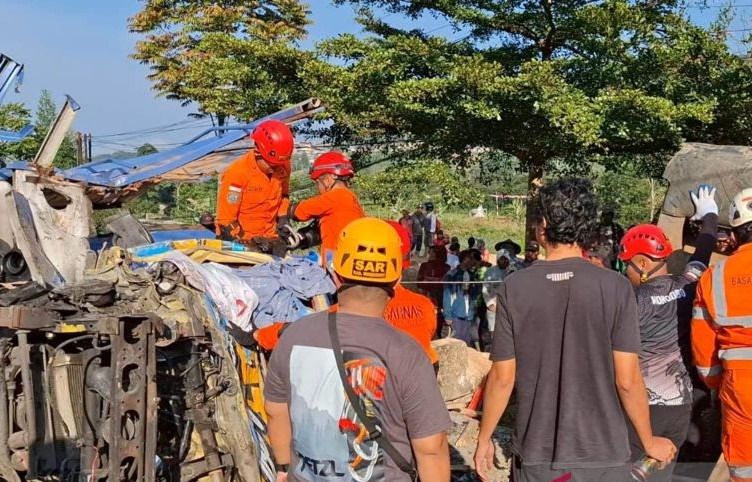 5 Kendaraan Kecelakaan Beruntun di Wonosobo, 1 Orang Tewas