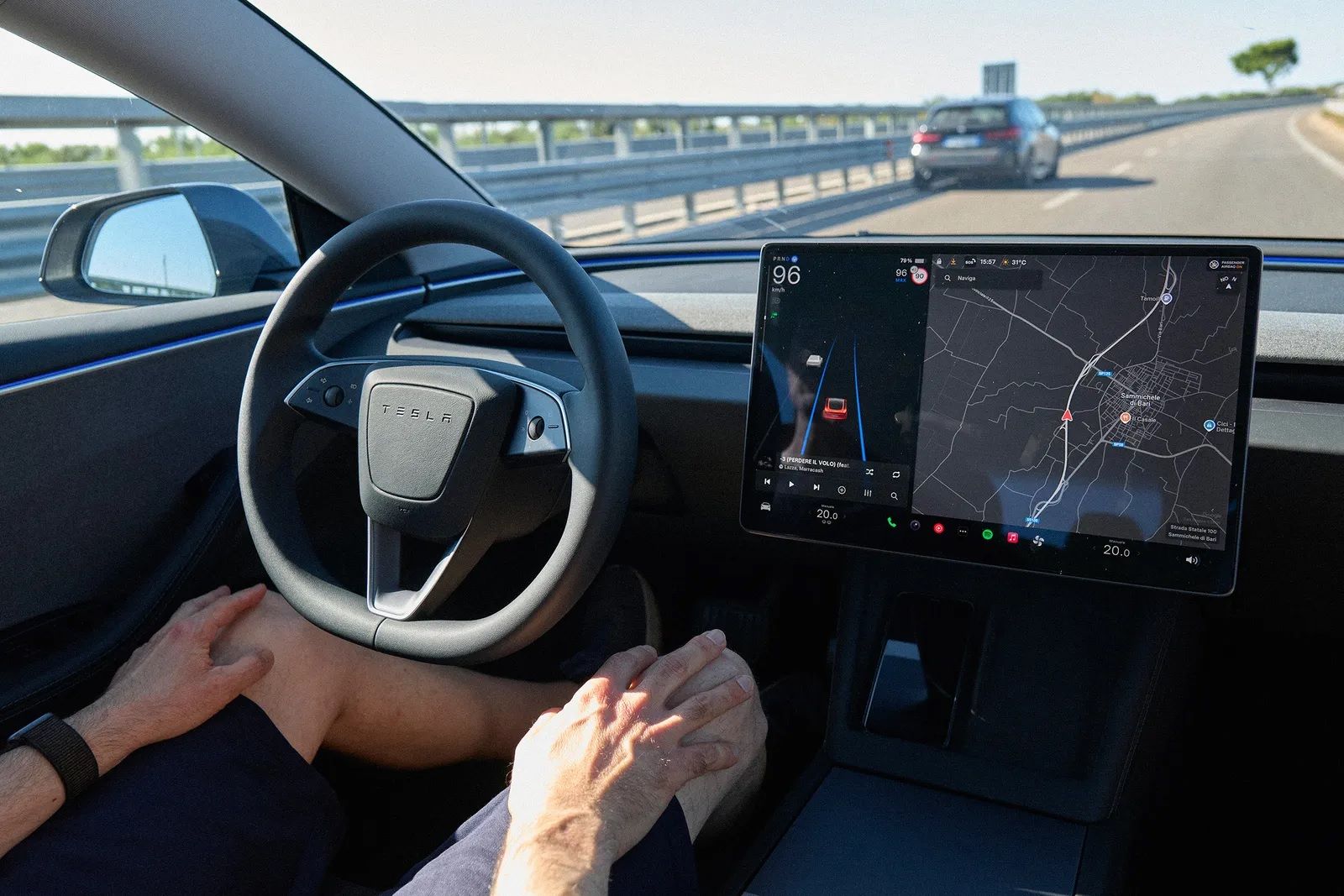Jauh-jauh ke California, Influencer China Blak-blakan Akui Tesla FSD Ungguli Huawei