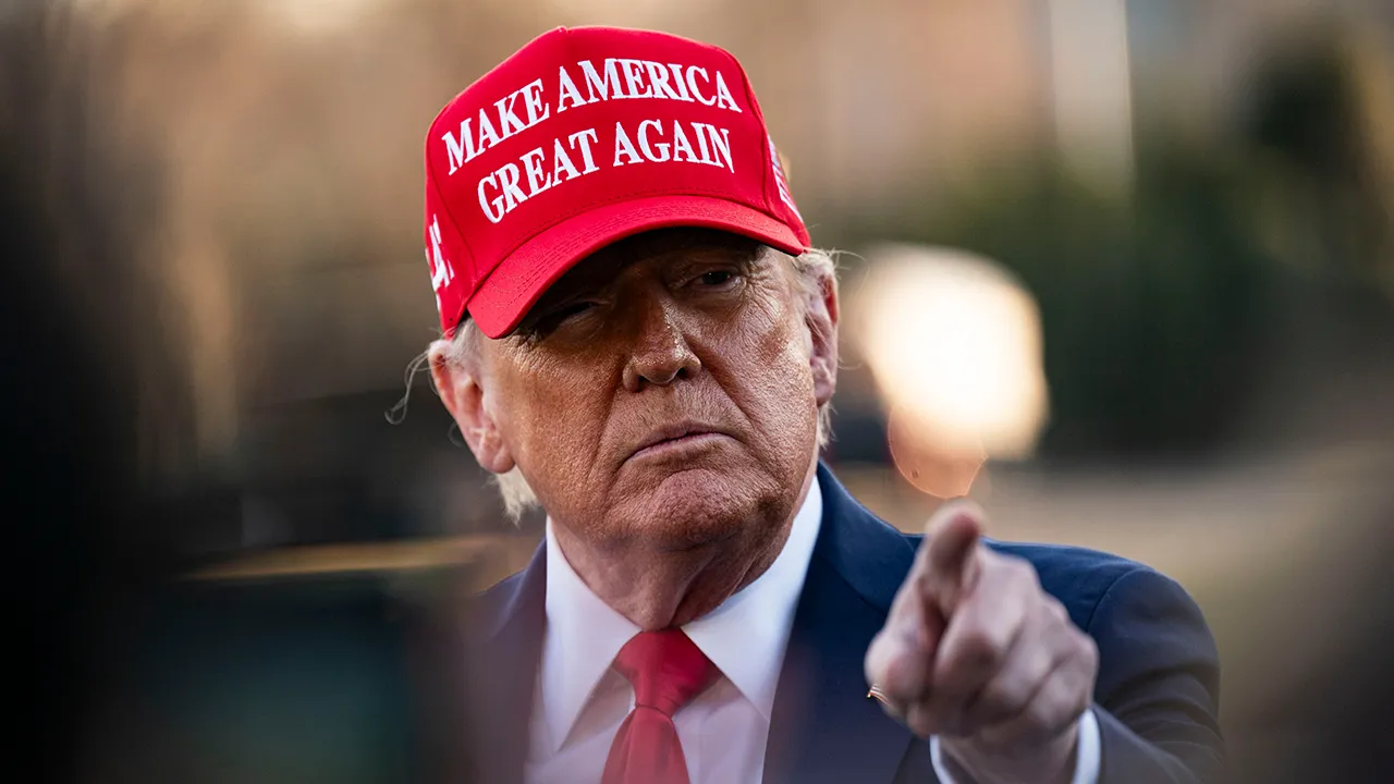 Kritik Perang Iran, Trump Ngamuk Serang Tucker Carlson Cs: Mereka Pecundang yang Ber-IQ Rendah!