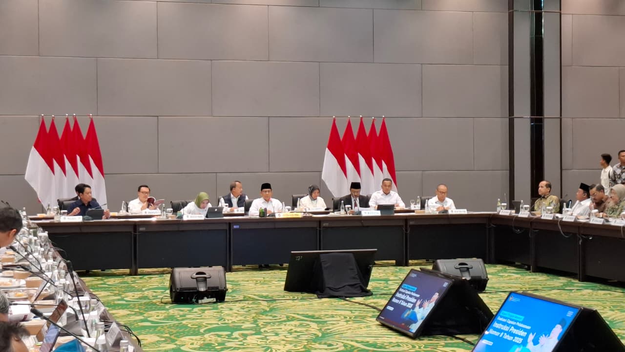 Minta Seluruh Pihak Kerja Keras, Menko Muhaimin Targetkan Kemiskinan Ekstrem Nol Persen