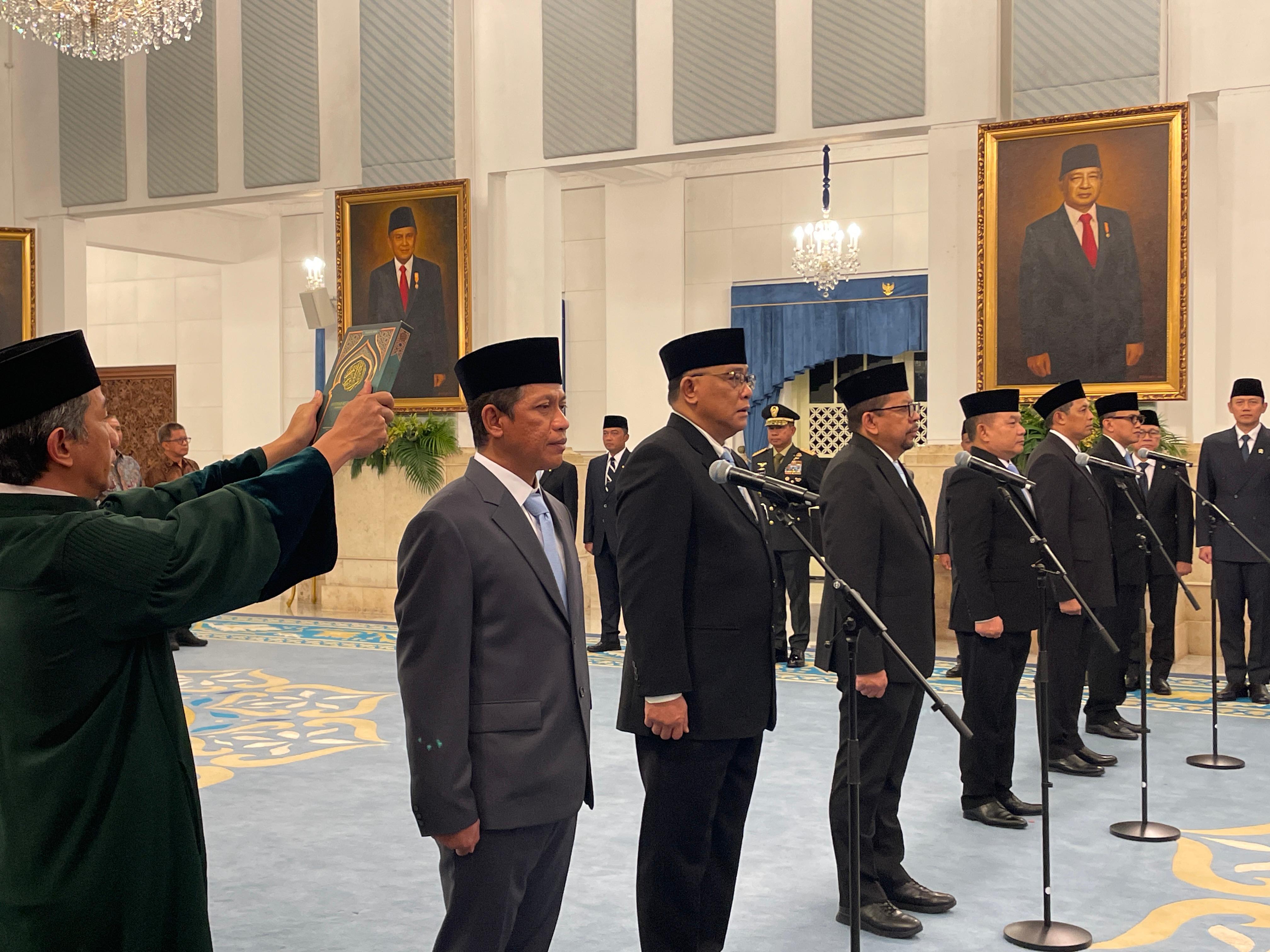 Prabowo Lantik Empat Pejabat Baru Kabinet Merh Putih, Ada Dudung hingga Qodari