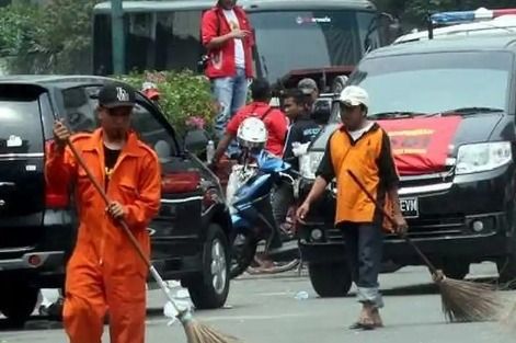 Cerita Pasukan Oranye, Siaga Sejak Pagi di Tengah Keramaian May Day