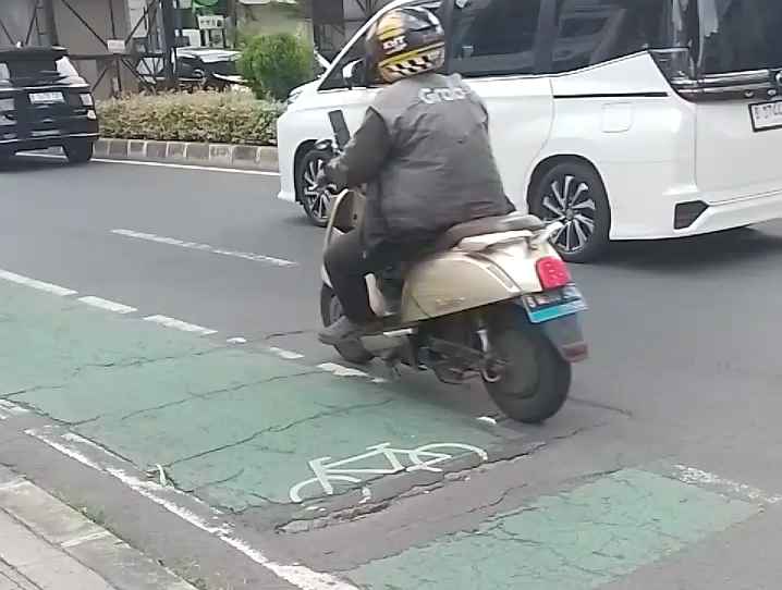 Jalan Fatmawati Rusak Parah, Bekas Galian Picu Kecelakaan!