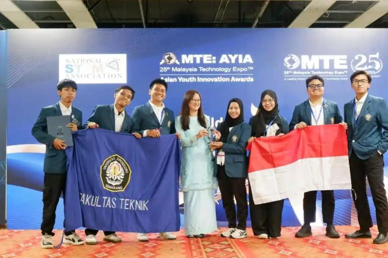 Kecoa "Robot" Undip Sukses Raih Medali Emas di Malaysia!
