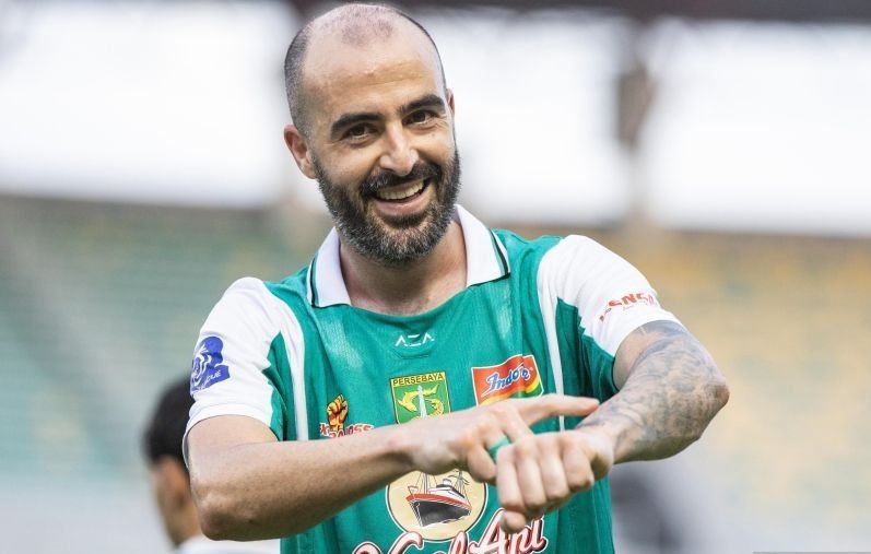 Makna Selebrasi "Ikonik" Raickovic Saat Persebaya Hancurkan PSBS Biak
