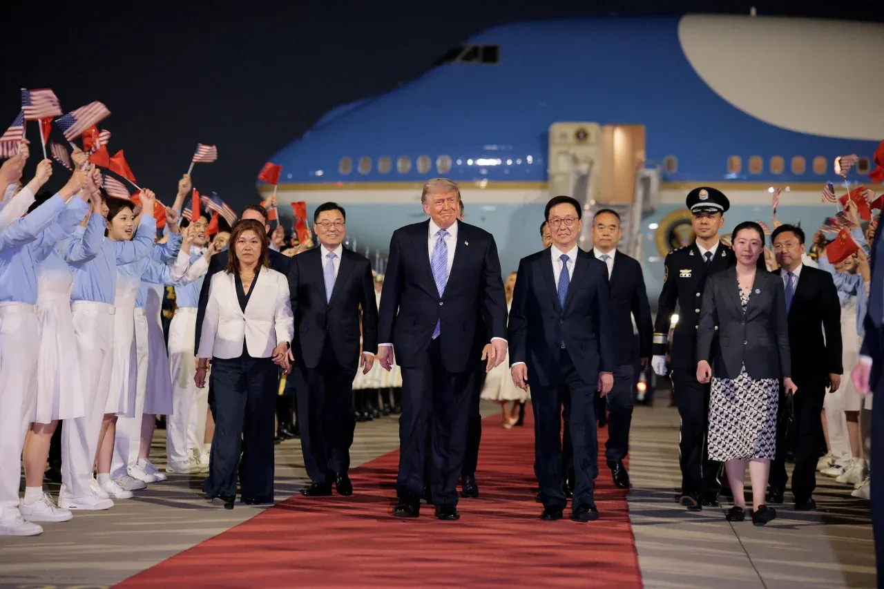 Trump Mendarat Di Beijing Tanpa Sambutan Xi Jinping, Sinyal Telak Melemahnya Taring Washington