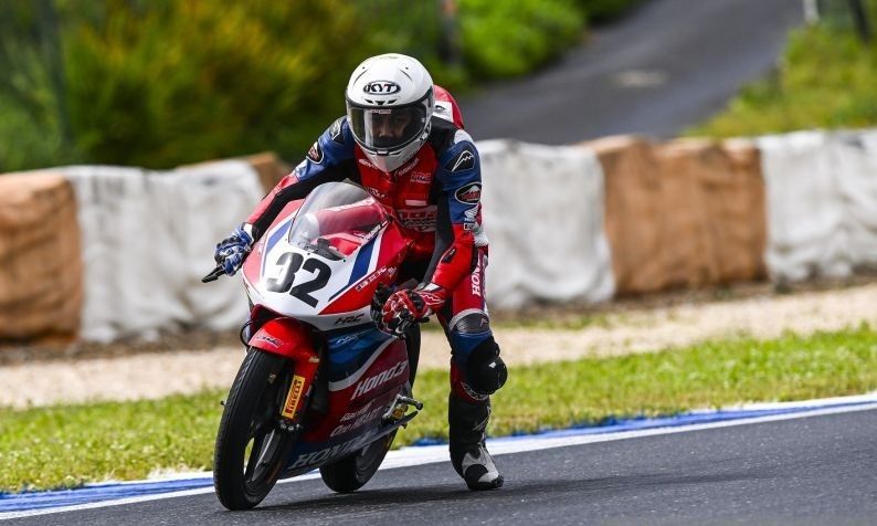 Ngeri! Kiandra Ramadhipa Juara MotoGP Rookie Meski Start dari P17