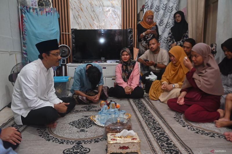 Gus Ipul Pastikan Semua Korban Kecelakaan KA di Bekasi Dapat Program Pemberdayaan Sosial