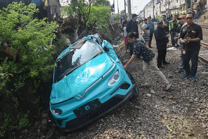 Aksi Taksi Green Sm Ugal-ugalan Di Jalan Viral Di Media Sosial