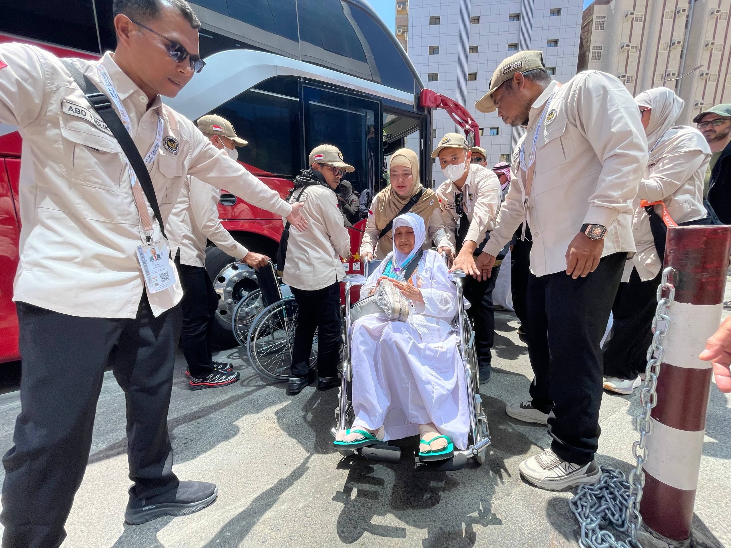 Kloter Pertama Haji 2026 Tiba di Mekkah, Awal Gelombang Jemaah Indonesia Mengharukan