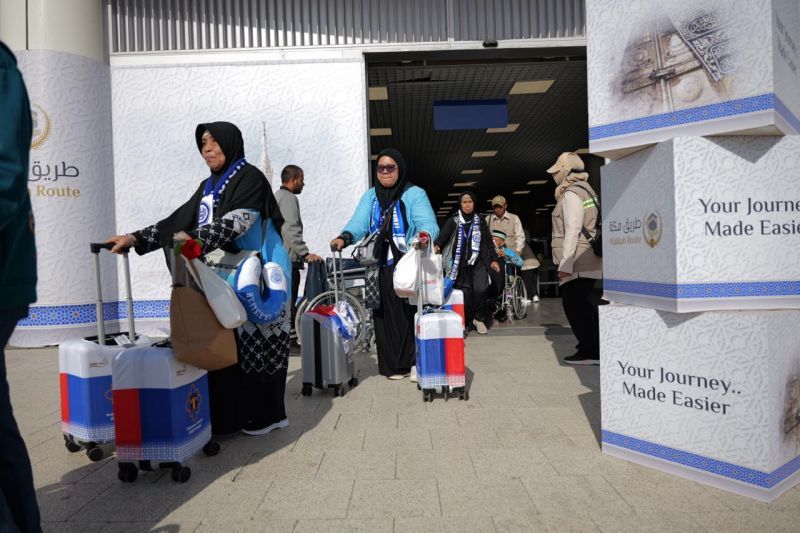 Sambut jemaah Haji yang Baru Tiba, Petugas Kesehatan Siaga di Bandara Madinah