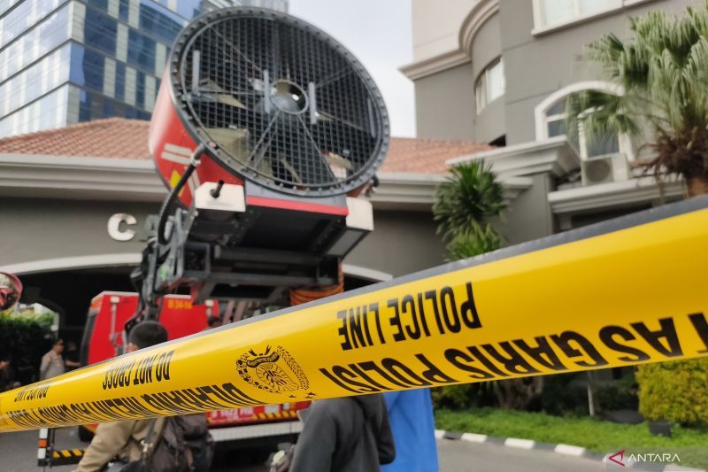 Banyak Penghuni Terjebak, Ratusan Personel Dikerahkan Padamkan Kebakaran Apartemen Mediterania
