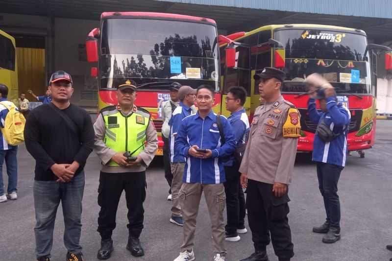Dikawal Ketat Polisi, 15 Ribu Buruh Asal Banten Peringati May Day di Jakarta