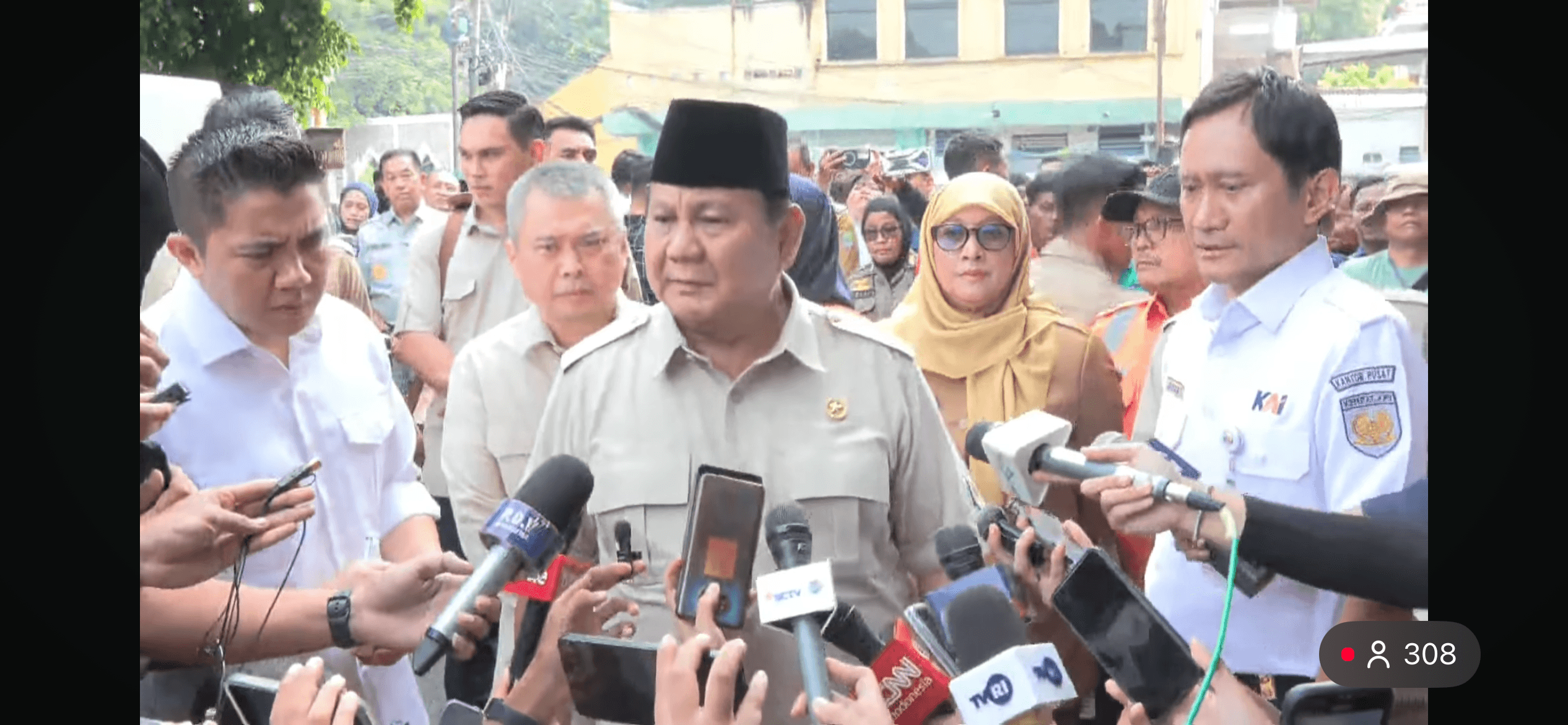 Prabowo Jenguk Korban Kecelakaan KA di RSUD Bekasi Pagi Ini