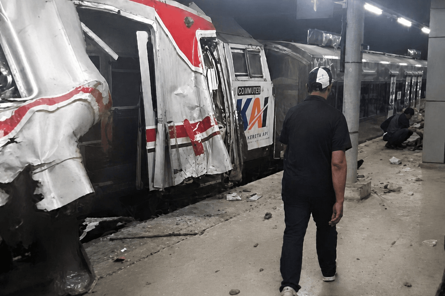 Sebelum Diseruduk Argo Bromo Anggrek, KRL Tabrak Taksi Listrik di Bulak Kapal Bekasi