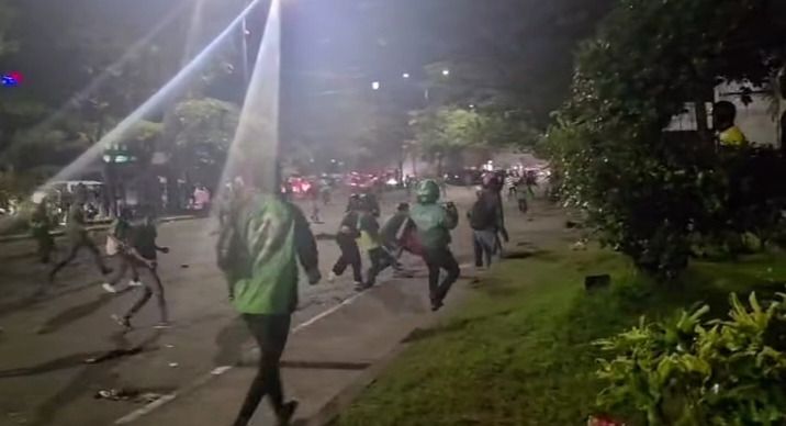 Mahasiswa-Ojol Terlibat Bentrok saat Peringatan April Makassar Berdarah, Ini Kronologinya