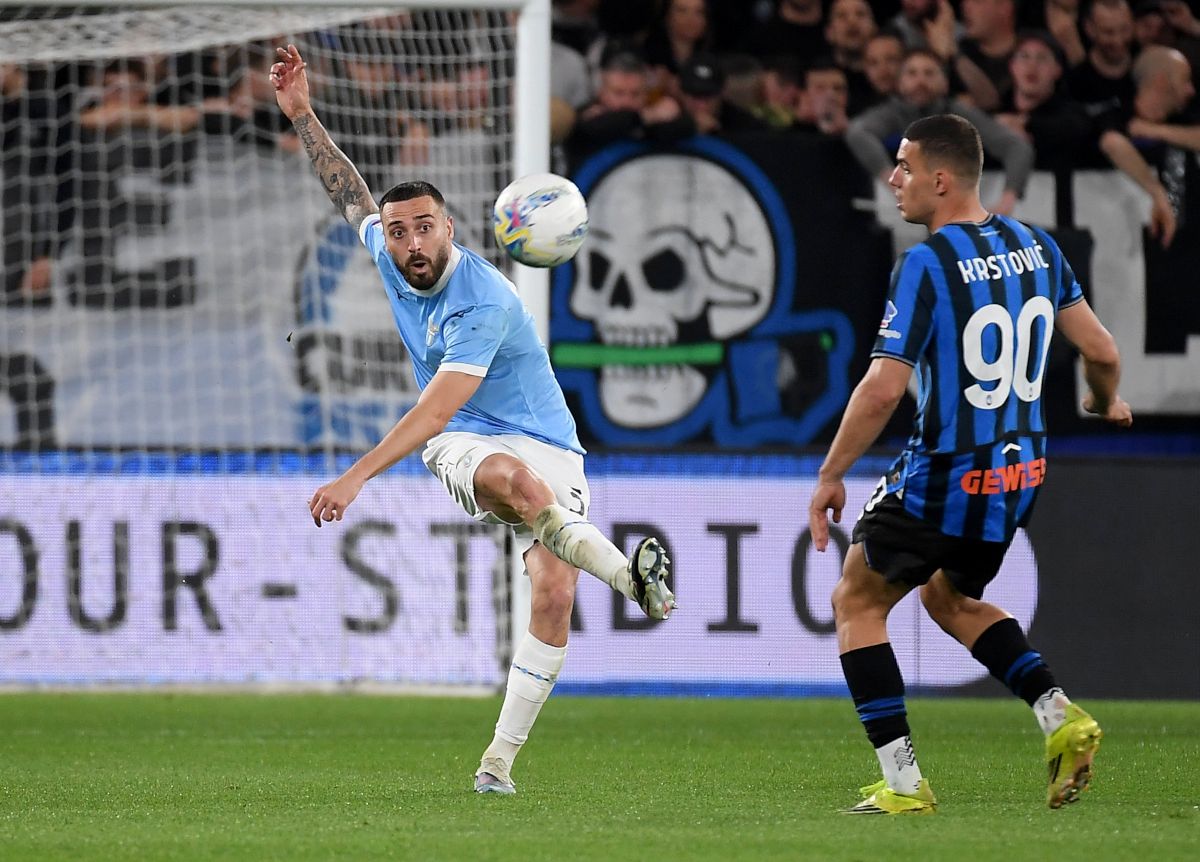 Laris Manis! Napoli Gabung Milan, Inter, dan Juventus Buru Bek Lazio Mario Gila
