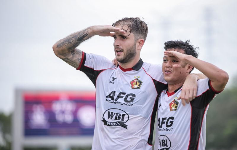 Bantai Semen Padang, Persik Selamat Dari Degradasi