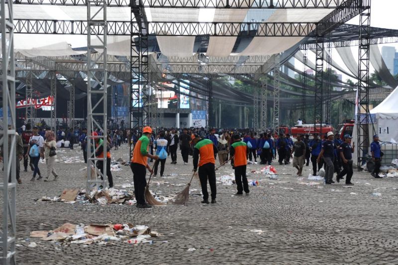 164 Ton Sampah Menumpuk Usai Demo May Day Di Jakarta