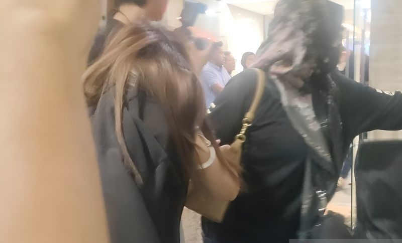 Kasus Pencucian Uang, Istri dan Anak Koko Erwin Tiba di Bareskrim Jumat Sore