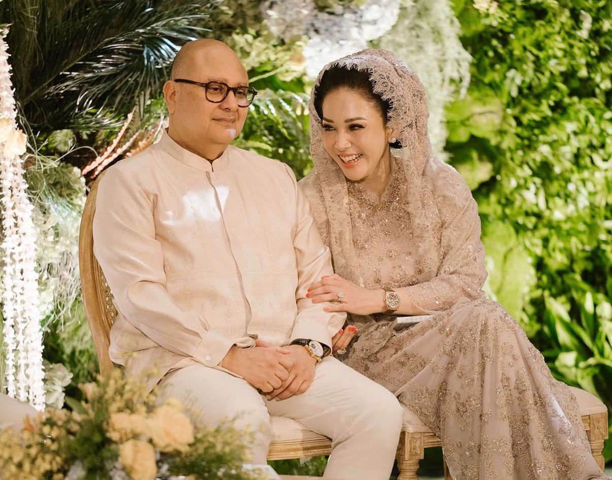 Tangis Maia Pecah di Siraman El Rumi, Kenang Perpisahan Masa Lalu