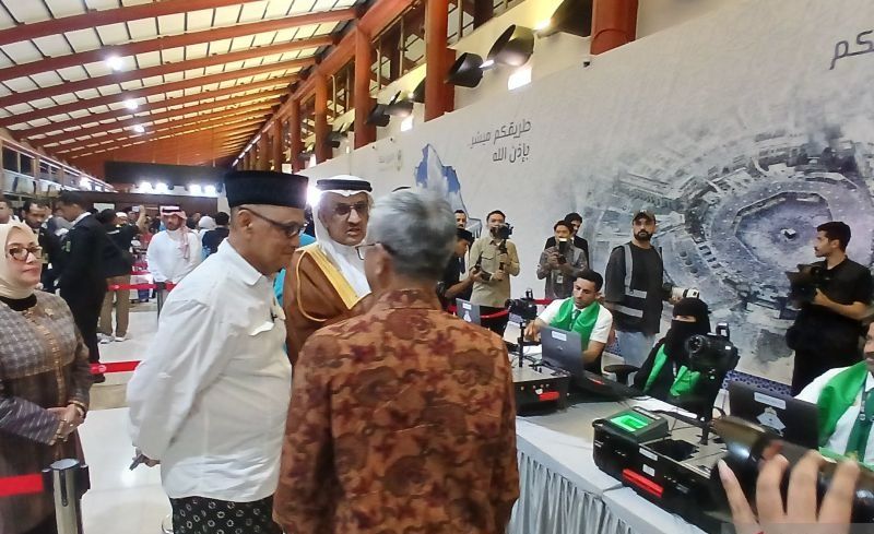 Didampingi Gus Irfan, Dubes Saudi Cek Langsung Layanan Fast Track Haji di Bandara Soetta