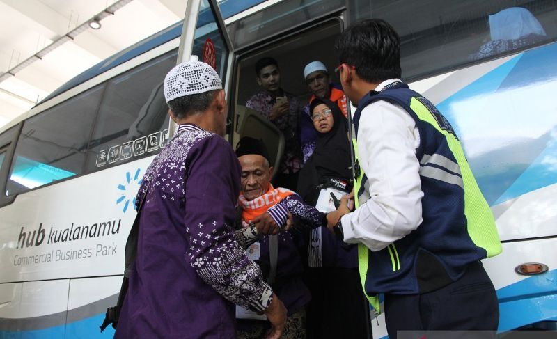 Kemenhaj Ungkap Dua Penerbangan Haji Alami Kendala